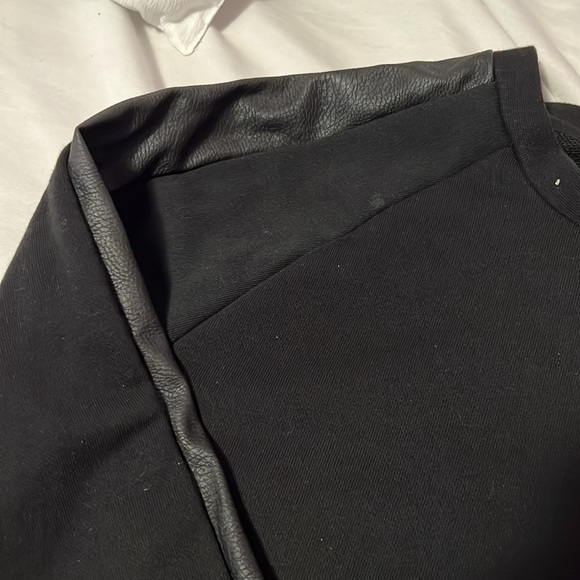 Black sweatshirt - Picture 2 of 2